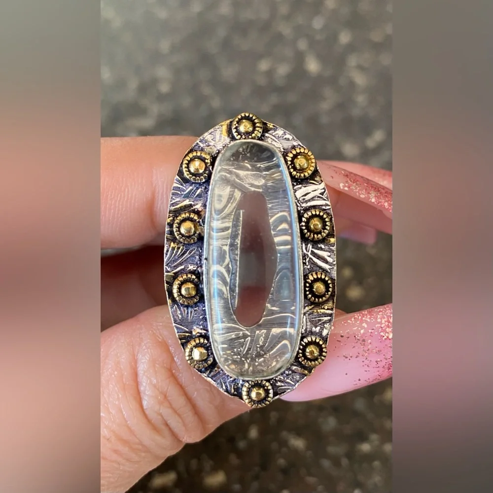 Clear “topaz” Two Toned Ring - Picture 4 of 13